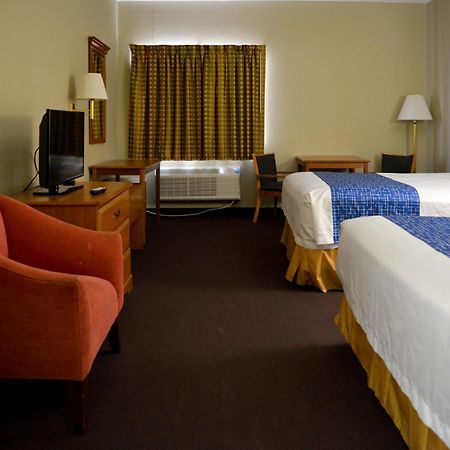Travelodge By Wyndham St. Louis Berkeley Buitenkant foto