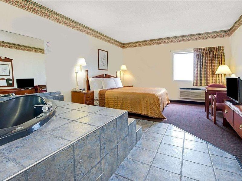 Travelodge By Wyndham St. Louis Berkeley Buitenkant foto