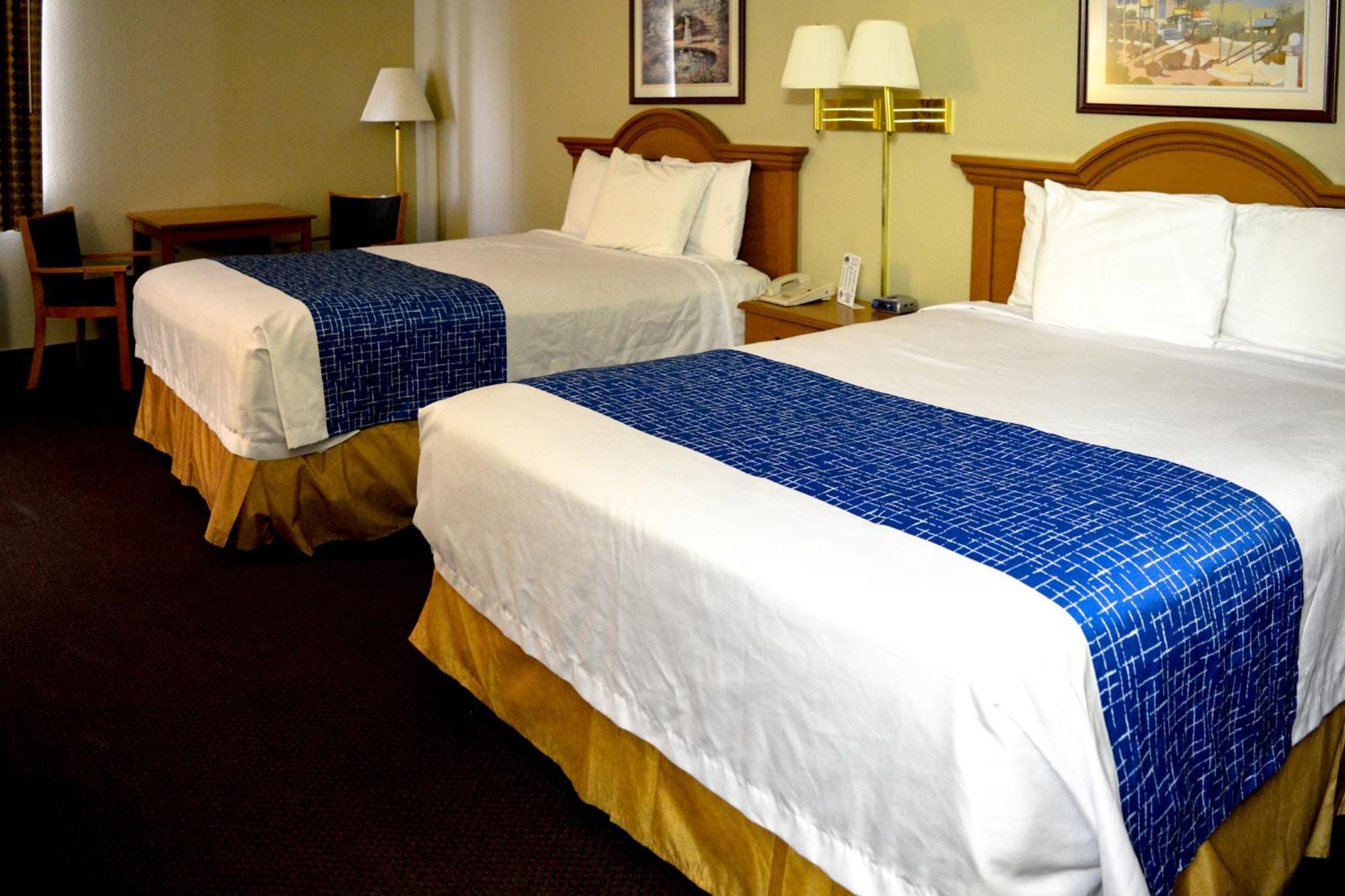 Travelodge By Wyndham St. Louis Berkeley Buitenkant foto